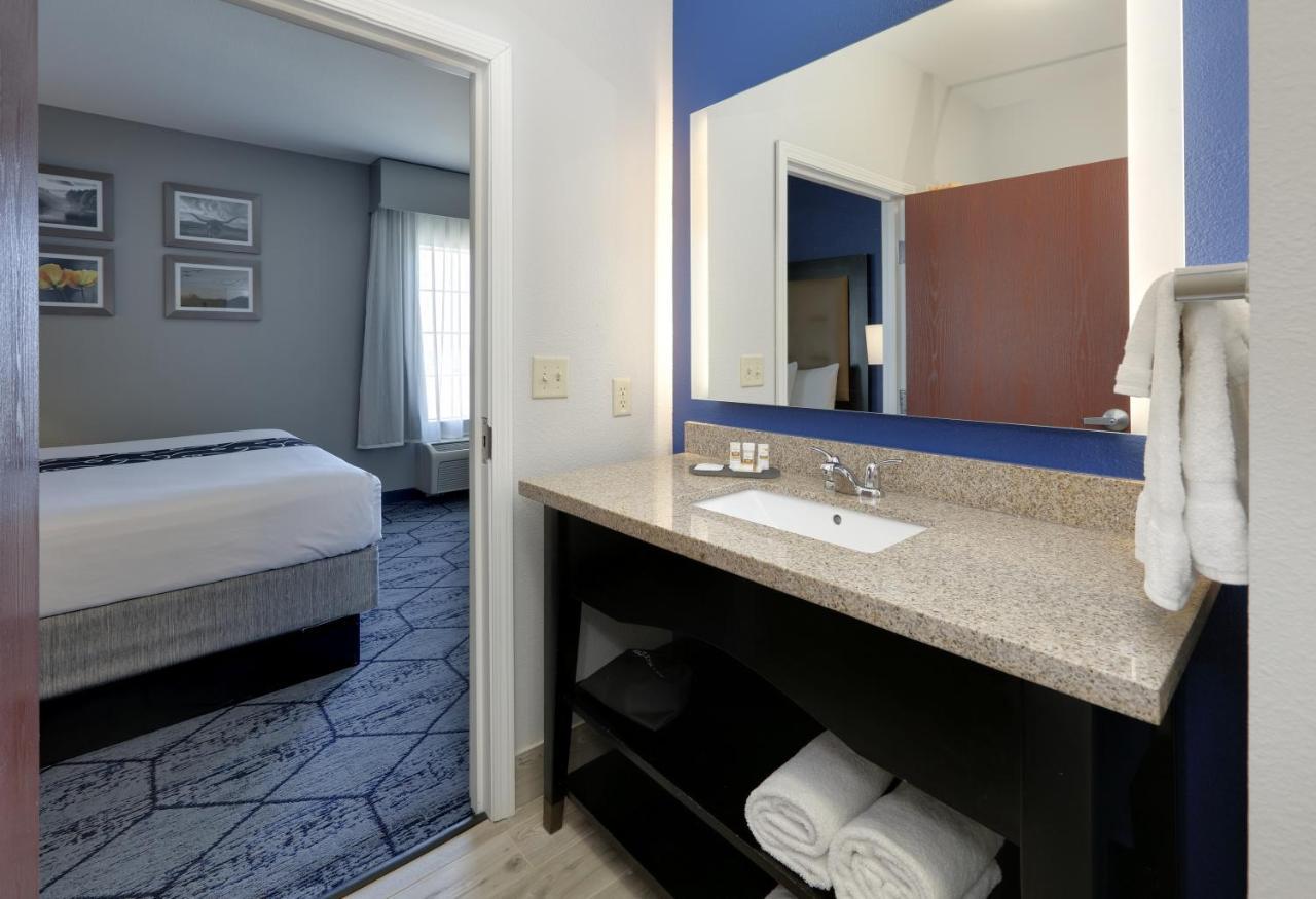 La Quinta By Wyndham Denton - University Drive Esterno foto