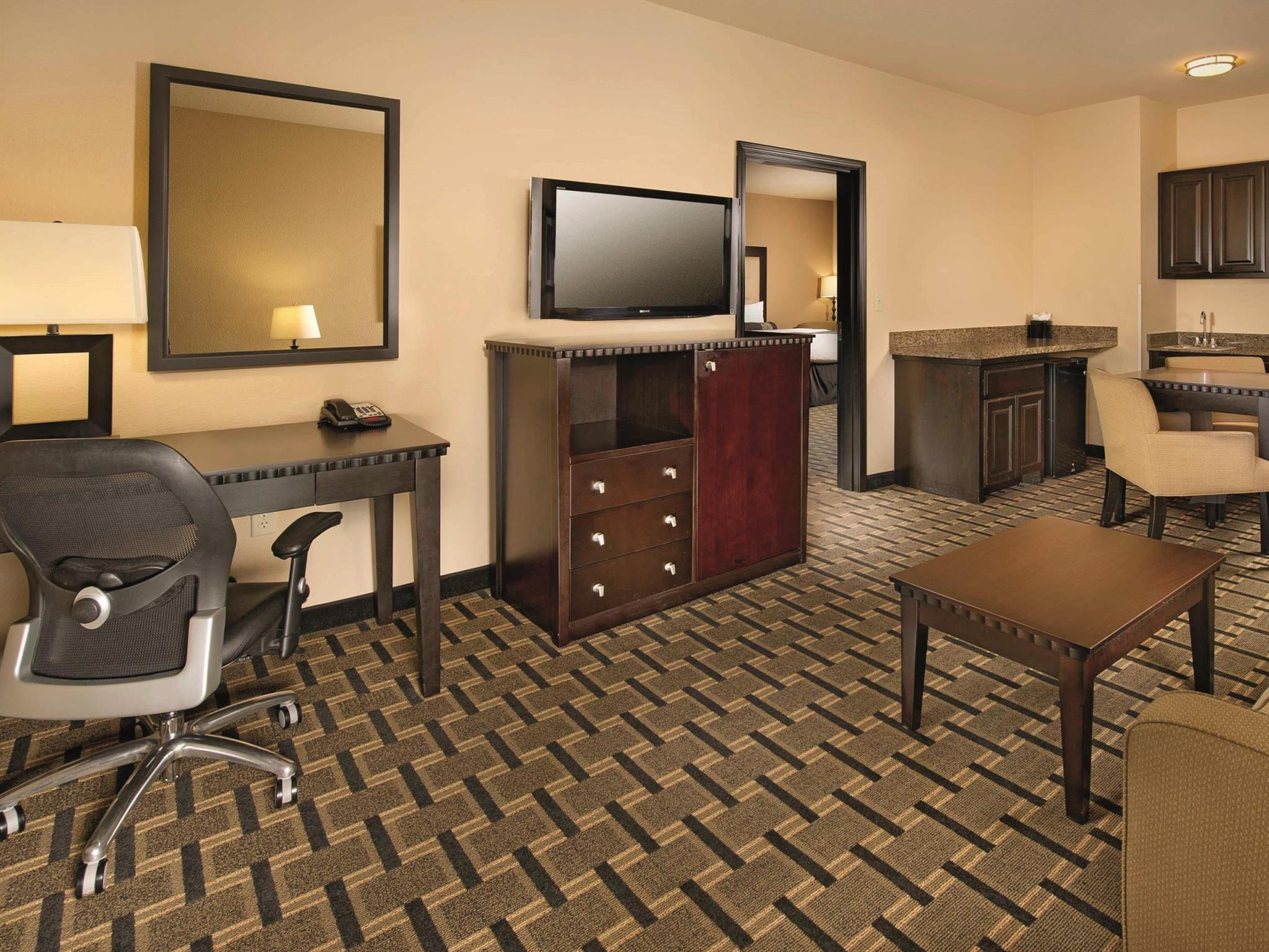 La Quinta By Wyndham Denton - University Drive Esterno foto