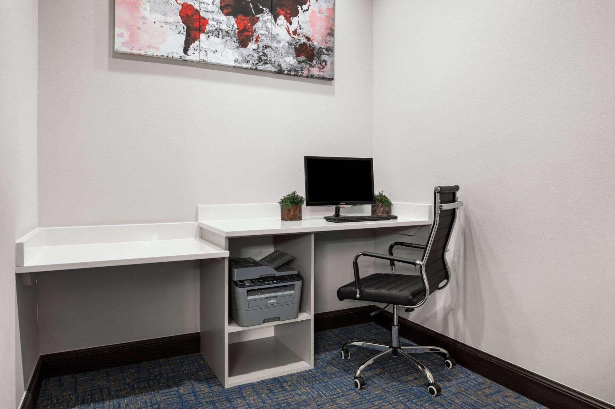 La Quinta By Wyndham Denton - University Drive Esterno foto