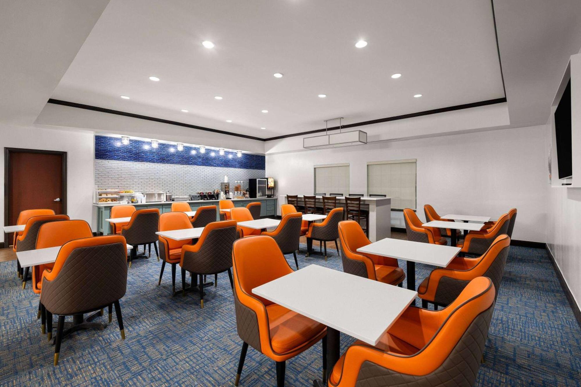 La Quinta By Wyndham Denton - University Drive Esterno foto