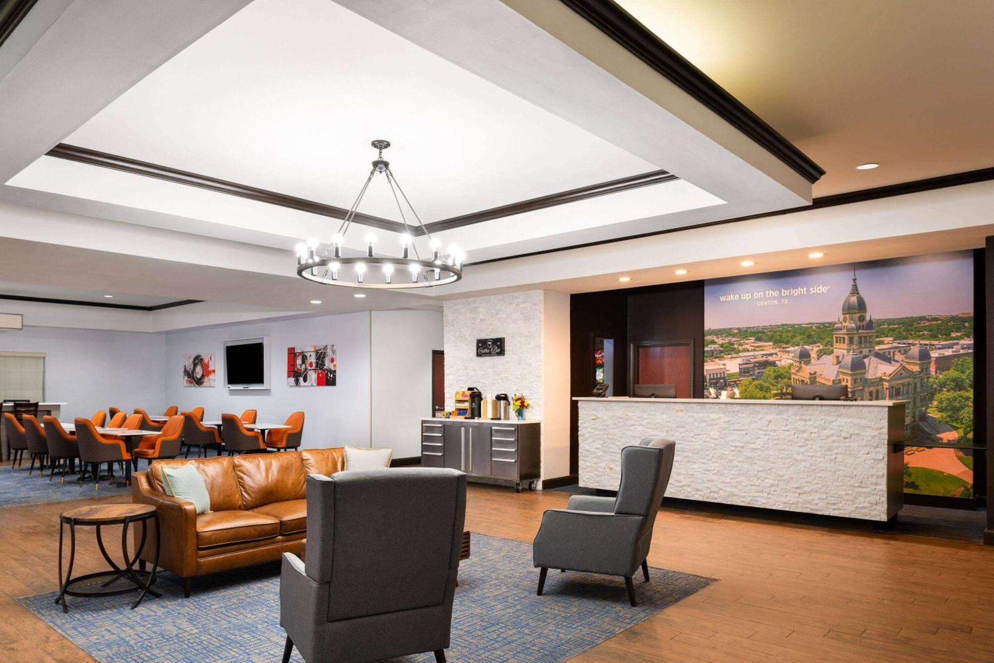 La Quinta By Wyndham Denton - University Drive Esterno foto