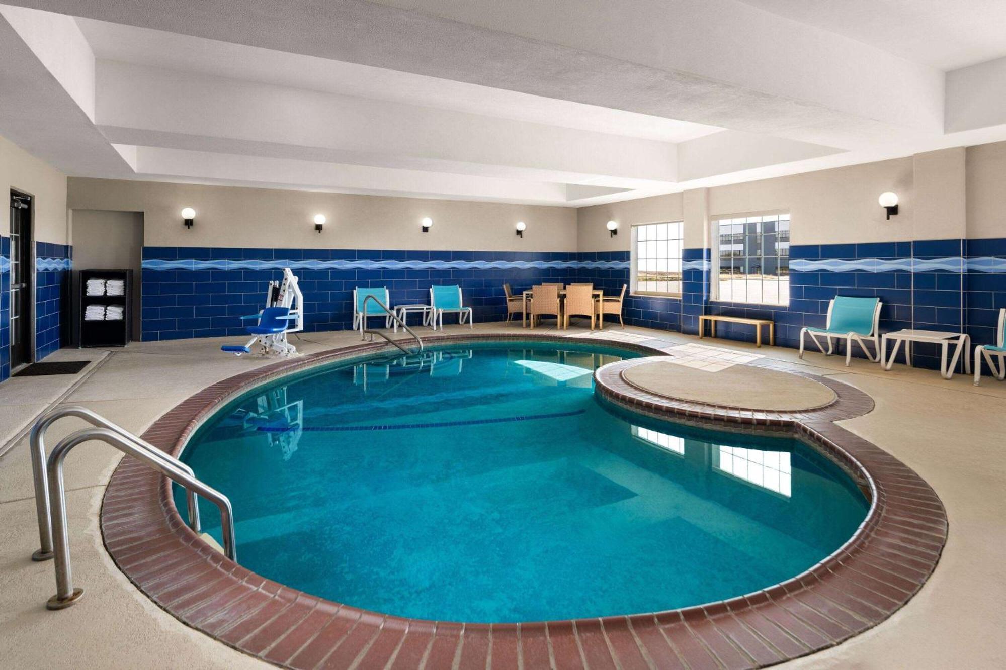 La Quinta By Wyndham Denton - University Drive Esterno foto
