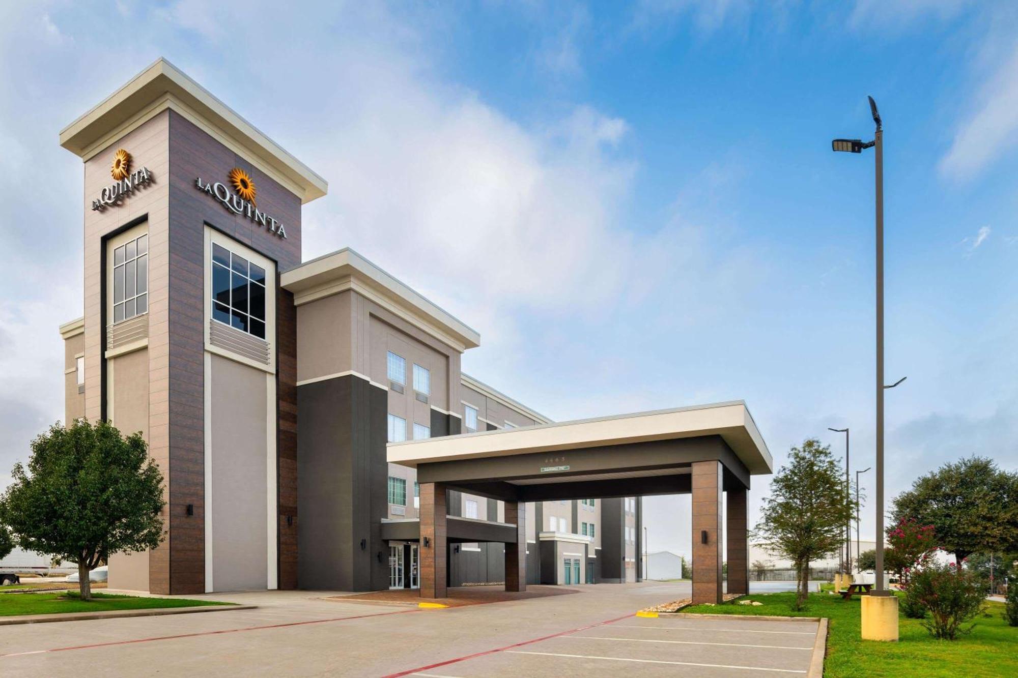 La Quinta By Wyndham Denton - University Drive Esterno foto